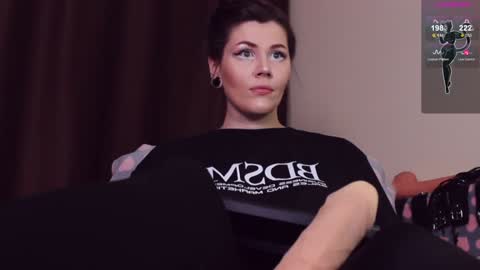 Snapshot of blake_luna chatting on 02-06-25, 04:36 Britney online show from 02-06-25, 04:36