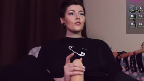 Snapshot of blake_luna chatting on 02-09-25, 04:07 Britney online show from 02-09-25, 04:07