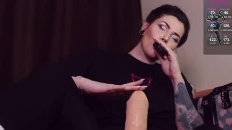 Snapshot of blake_luna chatting on 02-12-25, 06:51 Britney online show from 02-12-25, 06:51