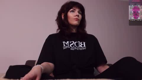 Snapshot of blake_luna chatting on 10-11-25, 10:03 Britney online show from 10-11-25, 10:03