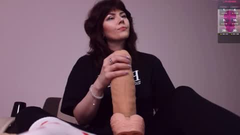 Snapshot of blake_luna chatting on 11-12-25, 11:54 Britney online show from 11-12-25, 11:54