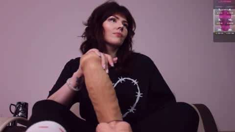 Snapshot of blake_luna chatting on 11-21-25, 11:53 Britney online show from 11-21-25, 11:53