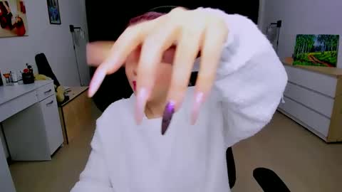 Nicole online show from 12-17-24, 06:35