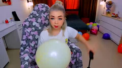 Nicole online show from 02-12-25, 07:55