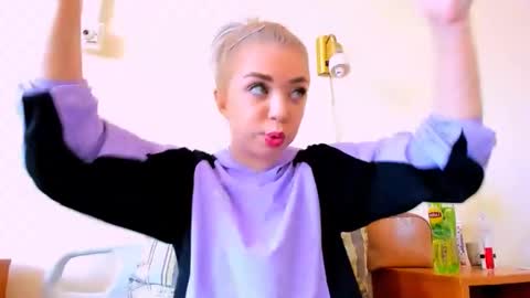 Nicole online show from 02-24-25, 11:54