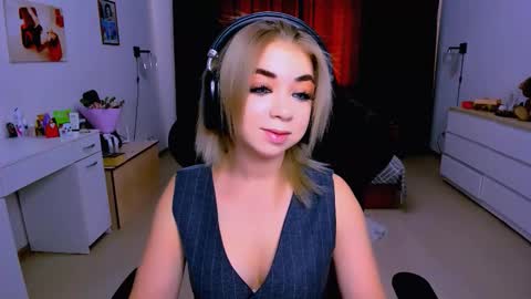 Nicole online show from 09-12-25, 08:25