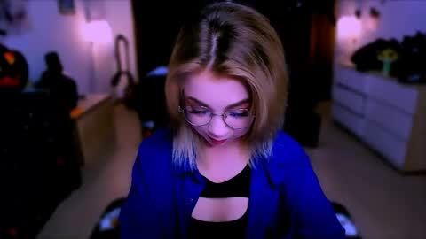 Nicole online show from 10-30-25, 06:59