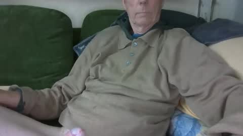 Snapshot of blomkuk chatting on 11-24-25, 11:54 blomkuk online show from 11-24-25, 11:54