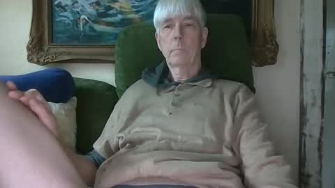 Snapshot of blomkuk chatting on 12-15-25, 09:57 blomkuk online show from 12-15-25, 09:57