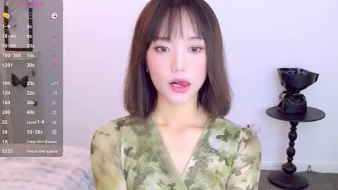 Snapshot of blon_kater chatting on 11-16-25, 04:07 YoYo online show from 11-16-25, 04:07