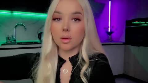 Lana online show from 03-04-25, 09:18