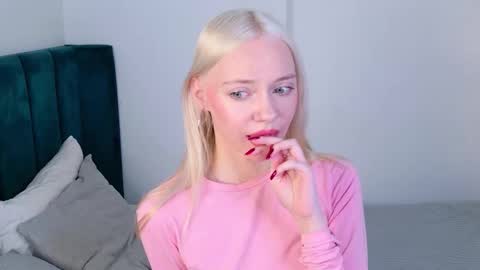 Snapshot of blondagent chatting on 09-18-25, 01:35 you can call me Melissa online show from 09-18-25, 01:35