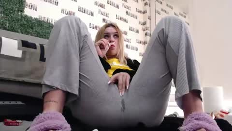 blonddaiana23 online show from 01-18-25, 11:44