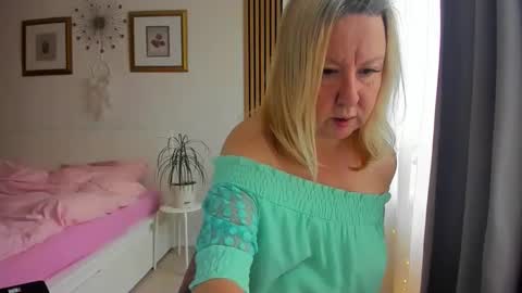 Nicole online show from 12-18-25, 08:31