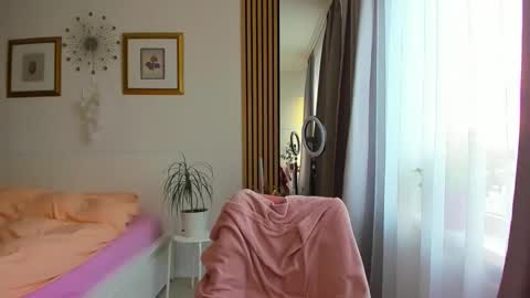 Nicole online show from 02-04-26, 06:52