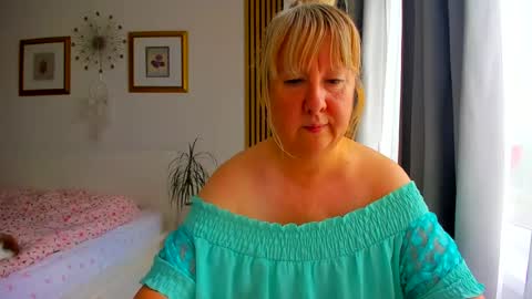Snapshot of blonde_angel20 chatting on 06-14-26, 03:47 Nicole online show from 06-14-26, 03:47