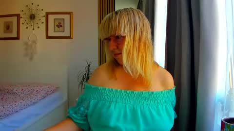 Snapshot of blonde_angel20 chatting on 06-22-26, 03:58 Nicole online show from 06-22-26, 03:58