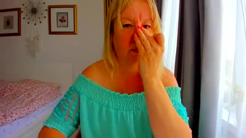 Snapshot of blonde_angel20 chatting on 07-07-26, 05:21 Nicole online show from 07-07-26, 05:21