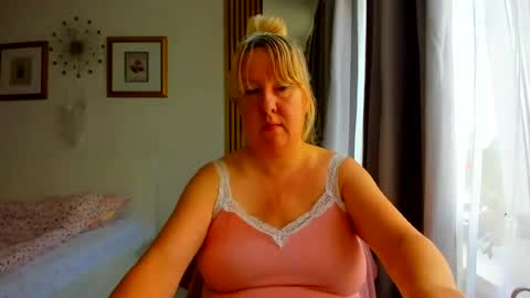 Snapshot of blonde_angel20 chatting on 07-09-26, 04:38 Nicole online show from 07-09-26, 04:38