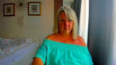 Snapshot of blonde_angel20 chatting on 07-17-26, 05:18 Nicole online show from 07-17-26, 05:18