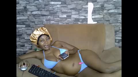 Snapshot of blonde_creamy chatting on 05-21-26, 01:12 blonde_creamy online show from 05-21-26, 01:12