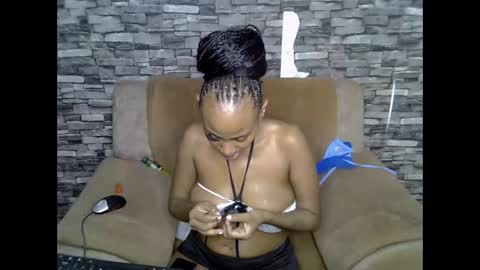 Snapshot of blonde_creamy chatting on 06-09-26, 03:07 blonde_creamy online show from 06-09-26, 03:07