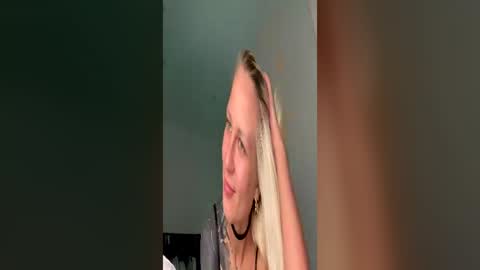 Snapshot of blonde_fuck_couple chatting on 06-12-26, 12:31 blonde_fuck_couple online show from 06-12-26, 12:31