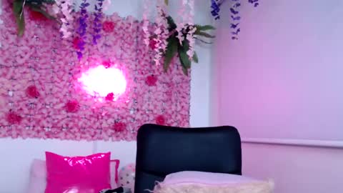 blonde_squirt_ online show from 02-15-25, 12:54