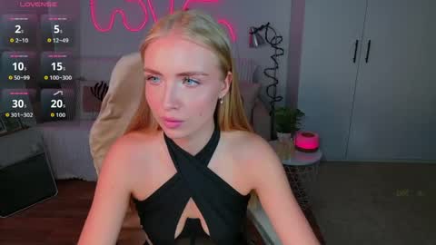 Snapshot of blonde_vibe chatting on 05-27-26, 08:55 Nessa online show from 05-27-26, 08:55