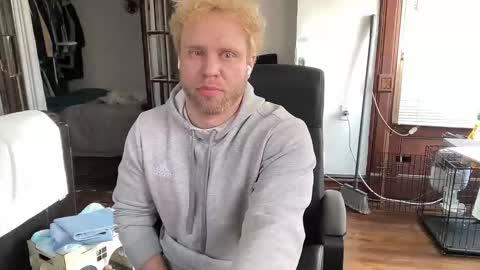 Snapshot of blondebluebear chatting on 02-27-26, 03:45 blondebluebear online show from 02-27-26, 03:45