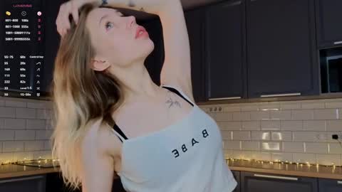 Snapshot of blondekelly chatting on 06-02-26, 04:42 Kelly online show from 06-02-26, 04:42