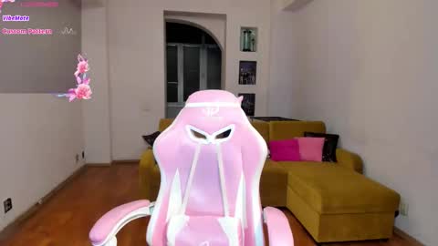 Elisa online show from 10-28-25, 02:15