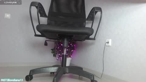 Snapshot of blondiana chatting on 12-24-24, 09:39 Im Di. I smell naked even when Im dressed. online show from 12-24-24, 09:39