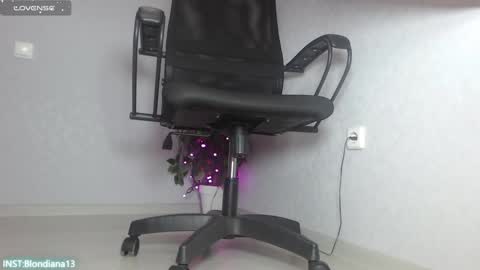 Snapshot of blondiana chatting on 12-24-24, 12:44 Im Di. I smell naked even when Im dressed. online show from 12-24-24, 12:44