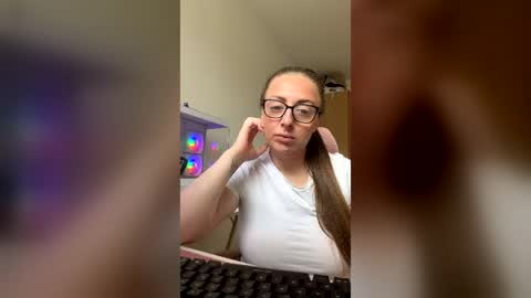 Snapshot of blondie474062 chatting on 08-03-26, 04:33 blondie474062 online show from 08-03-26, 04:33