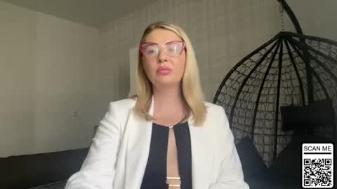 Snapshot of blondie_xoxoxo chatting on 06-11-26, 08:34 blondie_xoxoxo online show from 06-11-26, 08:34