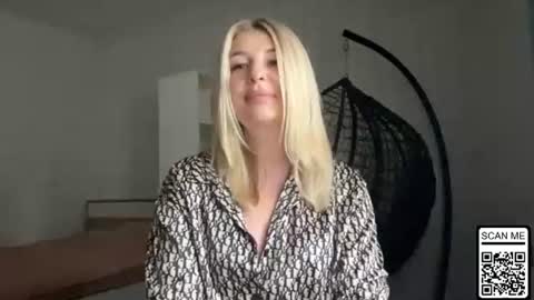 Snapshot of blondie_xoxoxo chatting on 06-27-26, 11:04 blondie_xoxoxo online show from 06-27-26, 11:04