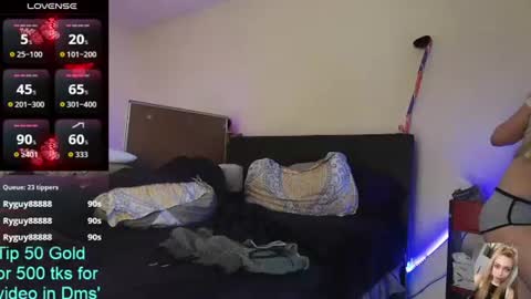 Snapshot of blondiebubblebooty chatting on 06-22-26, 02:13 Bubbles online show from 06-22-26, 02:13