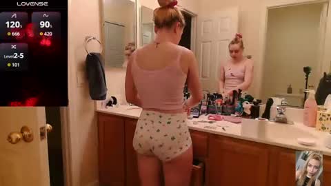 Snapshot of blondiebubblebooty chatting on 07-16-26, 12:00 Bubbles online show from 07-16-26, 12:00