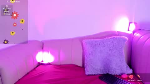 Snapshot of blondiecutee chatting on 11-27-25, 04:58 blondiecutee online show from 11-27-25, 04:58