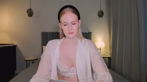 Mia online show from 12-13-24, 01:01