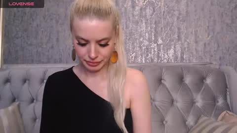 Snapshot of blondiestarxxx chatting on 01-17-25, 01:04 Helen online show from 01-17-25, 01:04