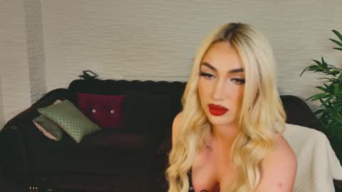 Kiki online show from 04-17-26, 08:12