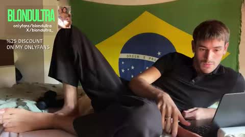Snapshot of blondultra chatting on 09-30-25, 01:05 blondultra online show from 09-30-25, 01:05