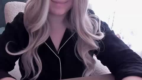 Snapshot of blondymargaret chatting on 02-23-25, 10:17 blondymargaret online show from 02-23-25, 10:17