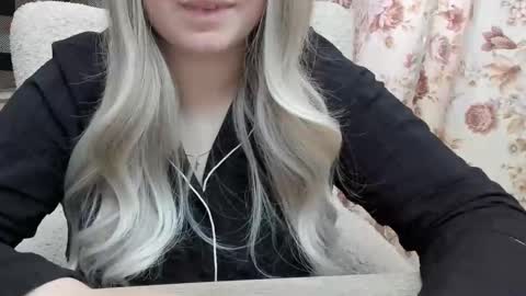 Snapshot of blondymargaret chatting on 03-03-25, 12:27 blondymargaret online show from 03-03-25, 12:27
