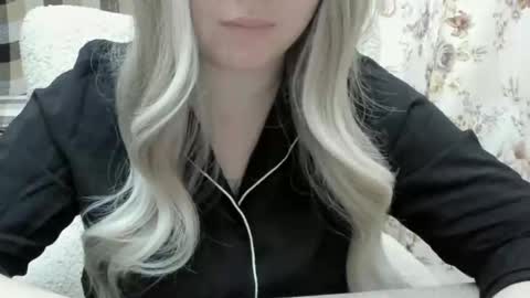 Snapshot of blondymargaret chatting on 03-09-25, 11:47 blondymargaret online show from 03-09-25, 11:47