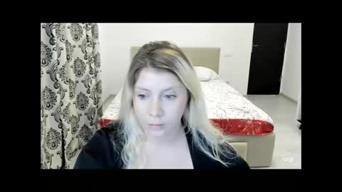 Snapshot of blondysarah chatting on 02-21-26, 10:33 blondysarah online show from 02-21-26, 10:33