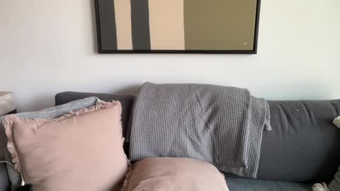 Emma Bloom online show from 10-26-25, 08:15