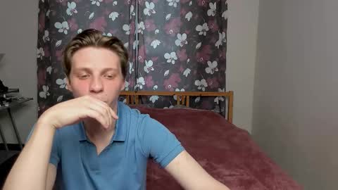 Snapshot of blossomandbee chatting on 10-14-25, 01:12 Sasha and Maria online show from 10-14-25, 01:12